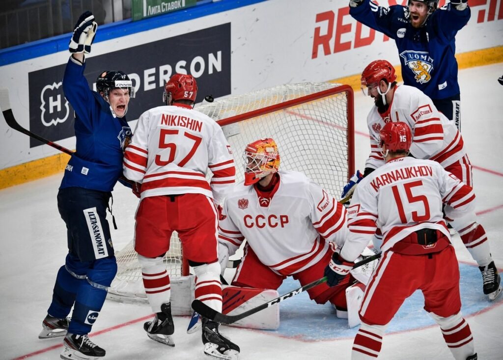 Russia Wears Former Soviet Union Uniforms At Hockey Tournament