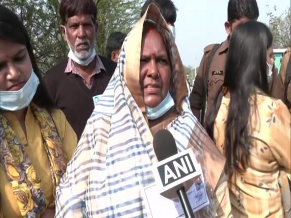 India News | My Husband Was Convicted Because BJP Feared He Would Get Ticket to Contest Elections, Says Cong's Amethi Candidate Gayatri Prajapati