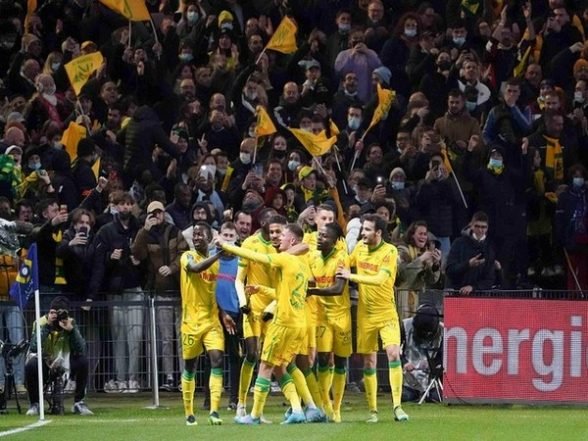 Sports News | Ligue 1: Neymar Misses Penalty as Nantes Stun Leaders PSG, Lens and Lyon Play Intense Draw