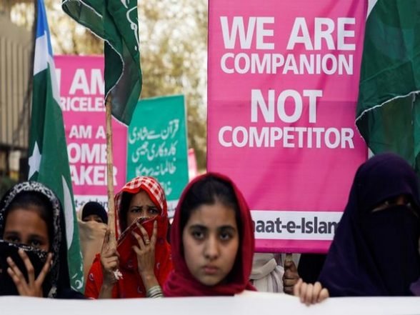 World News | Pakistan: Religious Affairs Minister Appeals to Imran Khan to Declare Women's Day as International Hijab Day