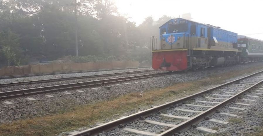 A young man died after falling from a moving train in Sitakunda